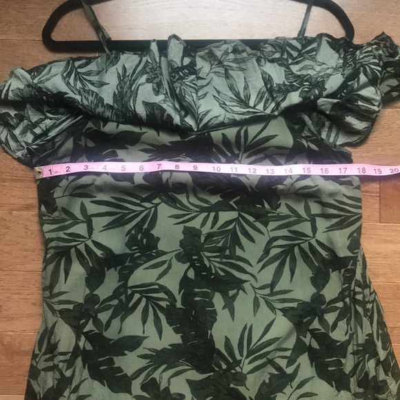 Old Navy Topical Top - Picture 5 of 8